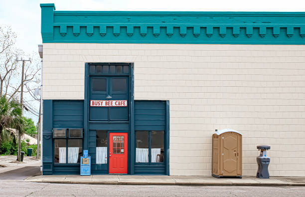 Best Porta potty delivery and setup  in Alexandria, MN